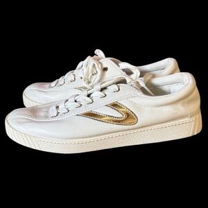 TRETORN NYLITE leather sneaker, size 8, very good condition, lace up leather